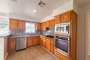 3026 Deal St, Houston, TX 77025 - Photo 8