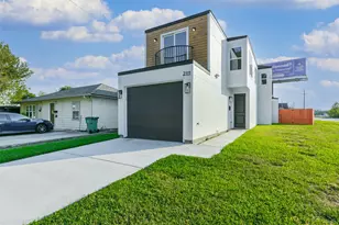 2111 Ontario St, Baytown, TX 77520 - Photo 1