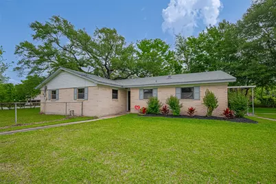111 N 11th Street, Highlands, TX 77562 - Photo 1