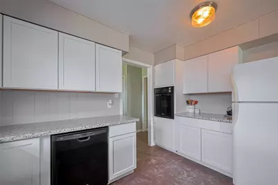 111 N 11th Street, Highlands, TX 77562 - Photo 14