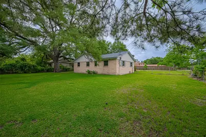 111 N 11th Street, Highlands, TX 77562 - Photo 34