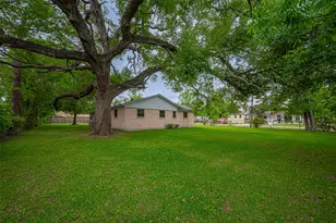 111 N 11th St, Highlands, TX 77562 - Photo 32