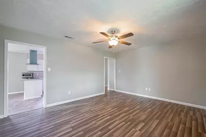 111 N 11th Street, Highlands, TX 77562 - Photo 8
