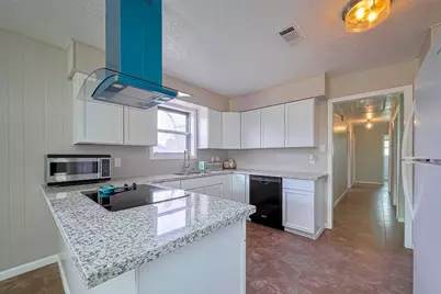 111 N 11th Street, Highlands, TX 77562 - Photo 10