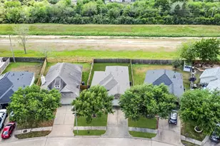 20019 Ravenmeadow Ln, Katy, TX 77449 - Photo 2
