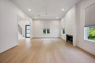 129 E 13th St, Houston, TX 77008 - Photo 8
