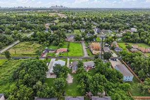 5026 Clover St, Houston, TX 77033 - Photo 12