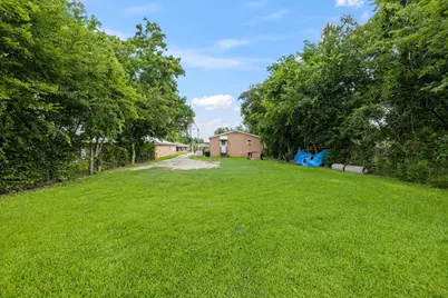 5026 Clover Street, Houston, TX 77033 - Photo 14