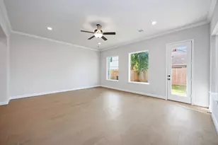 222 E 27th St, Houston, TX 77008 - Photo 8