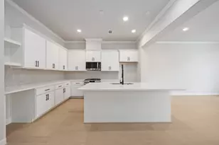 222 E 27th St, Houston, TX 77008 - Photo 2