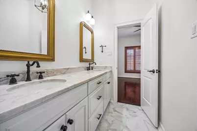 8448 Westview Drive, Houston, TX 77055 - Photo 32
