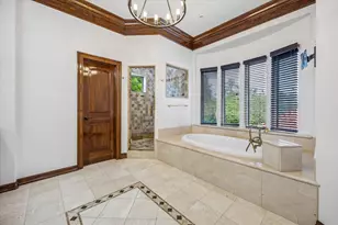 8448 Westview Dr, Houston, TX 77055 - Photo 22