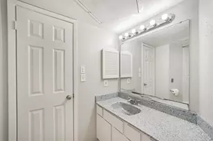 10811 Richmond Ave, Houston, TX 77042 - Photo 22