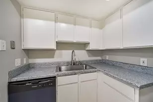 10811 Richmond Ave, Houston, TX 77042 - Photo 16