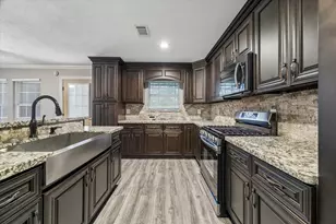 601 W Cleveland St, Baytown, TX 77520 - Photo 10