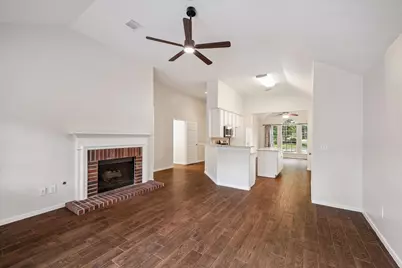 22 N Holly Laurel Circle, The Woodlands, TX 77382 - Photo 4