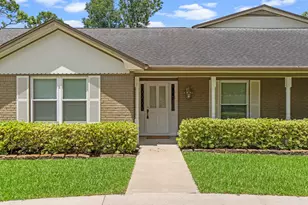 2613 Oak Dr, Bay City, TX 77414 - Photo 2