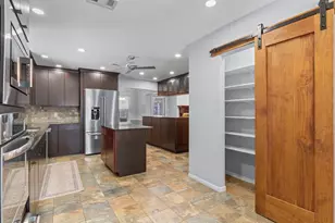 2613 Oak Dr, Bay City, TX 77414 - Photo 8