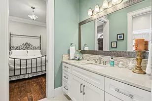 9507 Meadowglen Ln, Houston, TX 77063 - Photo 20