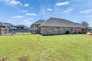 2004 Sadtler Ridge Cir, La Porte, TX 77571 - Photo 2
