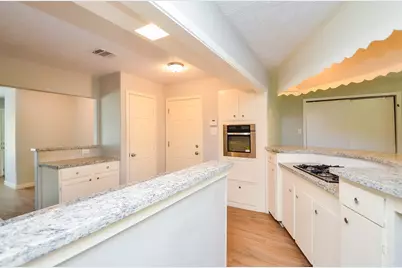 5405 Southlea Street, Houston, TX 77033 - Photo 16