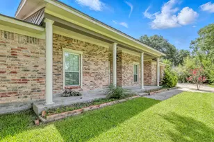 204 Edgewood St, Baytown, TX 77520 - Photo 4