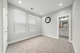 8402 Curry Rd, Houston, TX 77093 - Photo 18