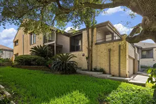 2811 Lighthouse Dr, Houston, TX 77058 - Photo 2