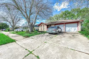 5011 Brisbane Dr, Houston, TX 77048 - Photo 2