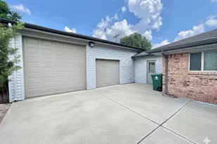 5638 Grape St, Houston, TX 77096 - Photo 32