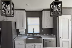 421 Bower Ln, Conroe, TX 77303 - Photo 6