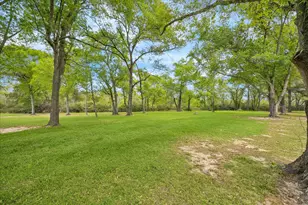 2919 Center Hill Cir, Bellville, TX 77418 - Photo 4