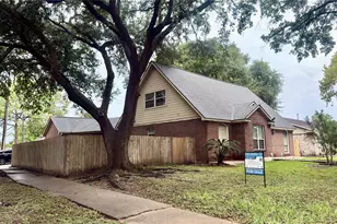 10538 Huntington View Dr, Houston, TX 77099 - Photo 2