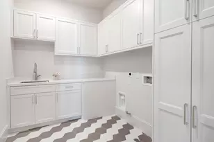 111 Wellington Row Rd, Houston, TX 77024 - Photo 12