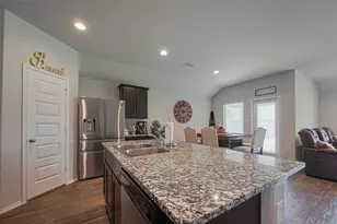3923 Hawaiian Ct, Baytown, TX 77521 - Photo 10