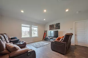 3923 Hawaiian Ct, Baytown, TX 77521 - Photo 4