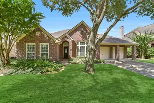 3105 Red Maple Dr, Friendswood, TX 77546 - Photo 1