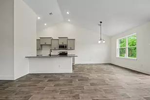 720 Greystone Ln, Angleton, TX 77515 - Photo 6