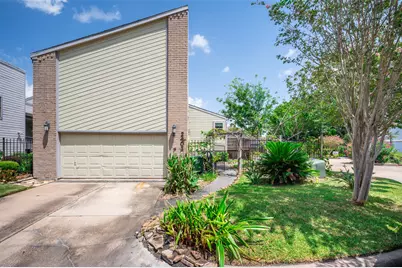 2402 Intrepid Way, League City, TX 77573 - Photo 2