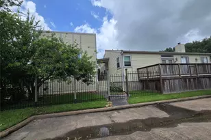 2402 Intrepid Way, League City, TX 77573 - Photo 2