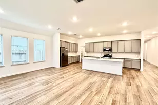18330 Tiger Flowers Dr, Conroe, TX 77302 - Photo 2