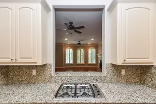 717 Welch St, Houston, TX 77006 - Photo 14