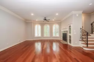 717 Welch St, Houston, TX 77006 - Photo 8