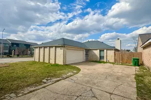 9622 Sandstone St, Houston, TX 77036 - Photo 2