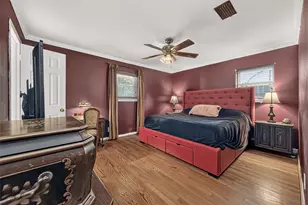 10418 Hazelhurst Dr, Houston, TX 77043 - Photo 26
