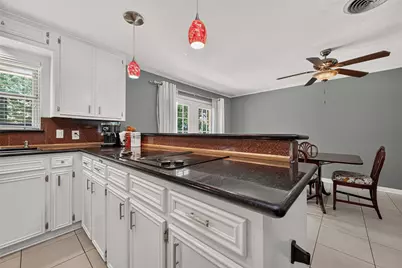 10418 Hazelhurst Drive, Houston, TX 77043 - Photo 16