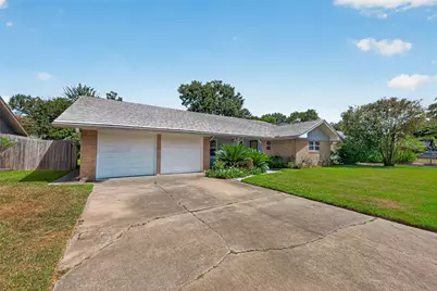 10418 Hazelhurst Drive, Houston, TX 77043 - Photo 2