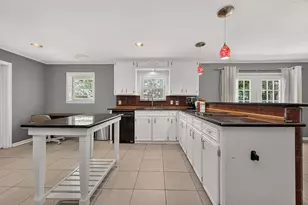 10418 Hazelhurst Dr, Houston, TX 77043 - Photo 12