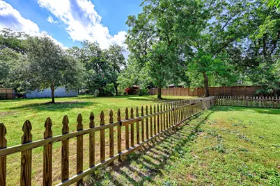 725 S Market Street, Flatonia, TX 78941 - Photo 22