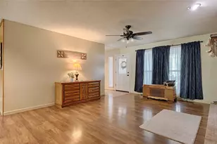 725 S Market St, Flatonia, TX 78941 - Photo 8